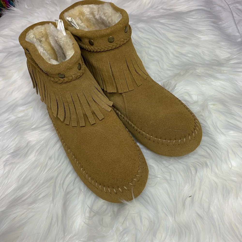 - NWT LUCKY BRAND FLEECY SHORT FRINGE BOOTIE…